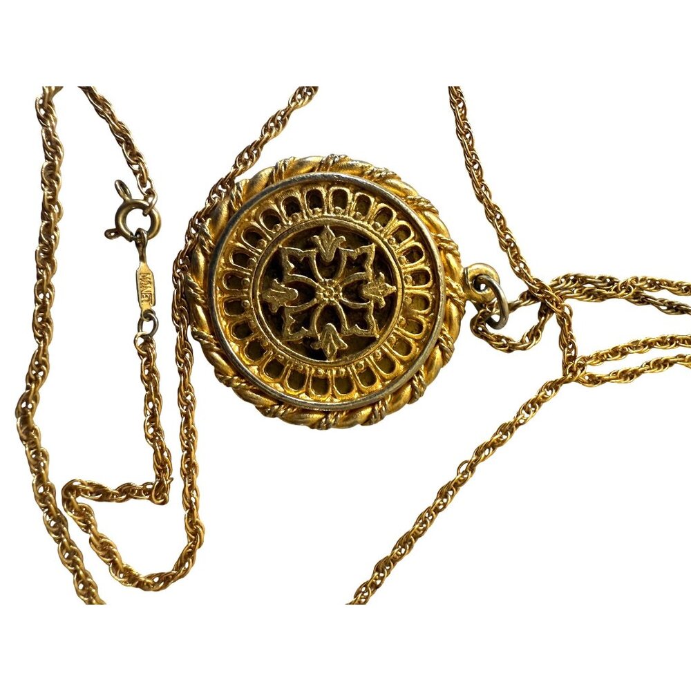 Vintage Monet Medallion Pendant Necklace With Ornate Design & Rope Chain - Picture 6 of 6